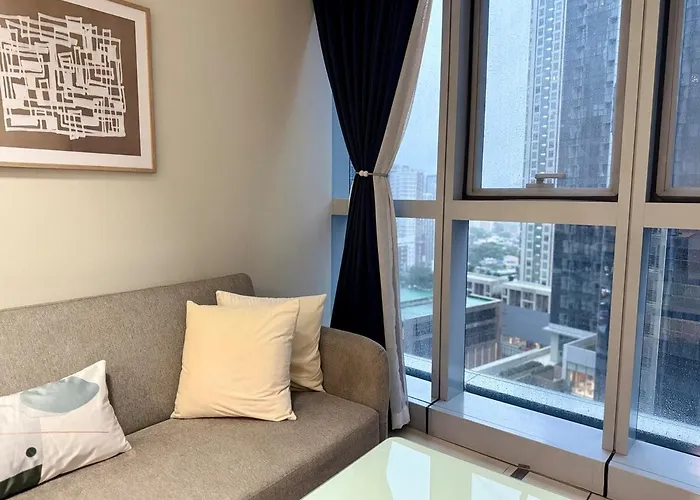 Bright Corner 2br With Bathtub Uptown Bgc Apartment