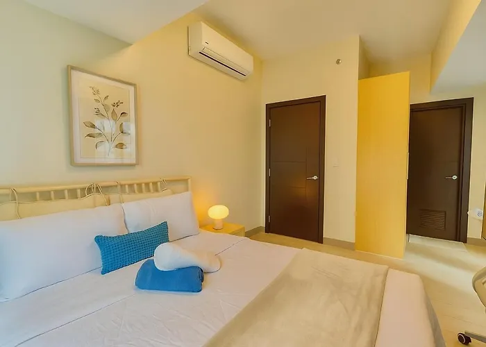 Bright Corner 2br With Bathtub Uptown Bgc *