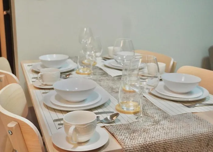 Bright Corner 2br With Bathtub Uptown Bgc