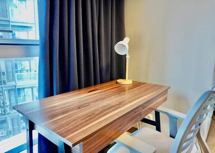 Bright Corner 2br With Bathtub Uptown Bgc Apartment Manila