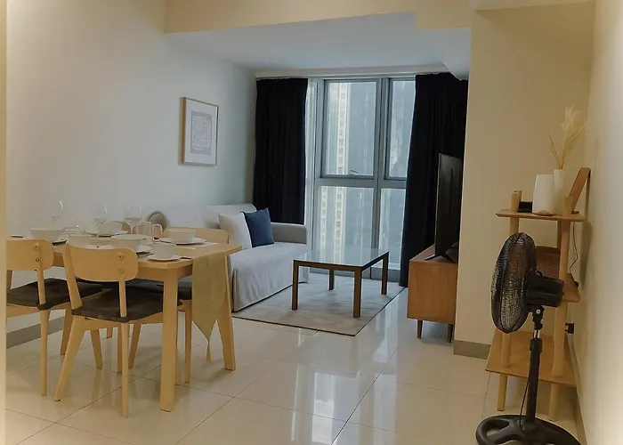 Bright Corner 2br With Bathtub Uptown Bgc Apartment