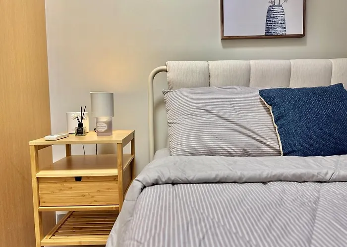 Apartment Bright Corner 2br With Bathtub Uptown Bgc Manila