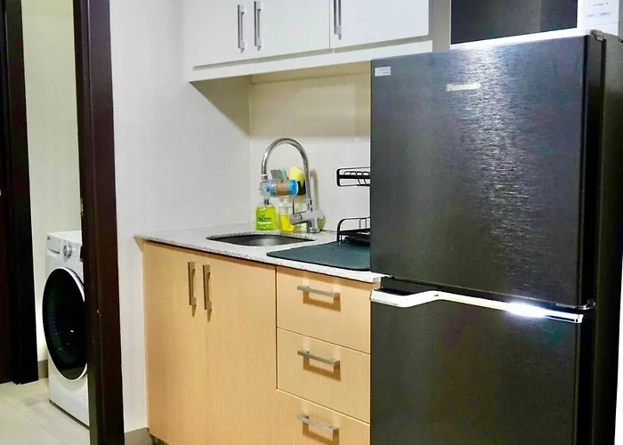 Bright Corner 2br With Bathtub Uptown Bgc Manila