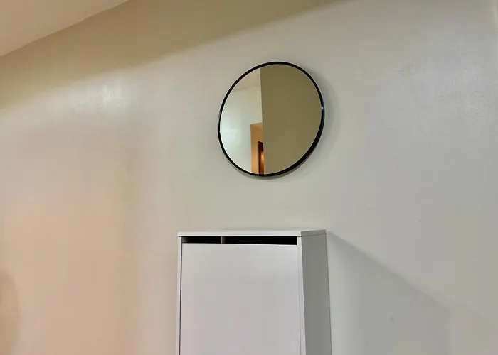 Bright Corner 2br With Bathtub Uptown Bgc Apartment Manila