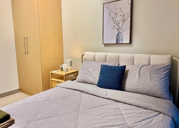 Bright Corner 2br With Bathtub Uptown Bgc * Manila